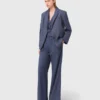 Blazer de fato estruturado com strass