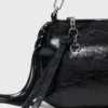 Bolsa Miss M Pouch em couro envernizado