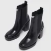 Bota Chelsea de couro com salto
