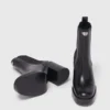 Bota Chelsea de couro com salto