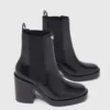 Bota Chelsea de couro com salto