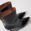 Botas de cano curto em pele