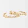 Brincos de argola grandes com detalhes em strass