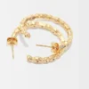Brincos de argola grandes com detalhes em strass