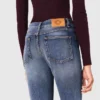 Calças de ganga bootcut com bolsos com fecho