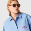 Camisa bordada com costas plissadas