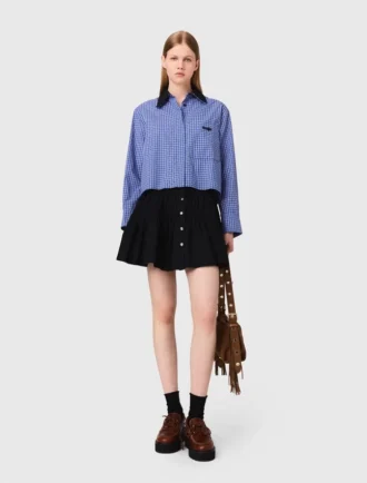 Camisa com gola removível com strass