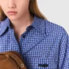 Camisa com gola removível com strass