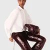 Camisa curta com detalhe de joia