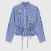 Camisa curta com riscas bordadas