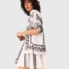 Camisa de manga curta bordada