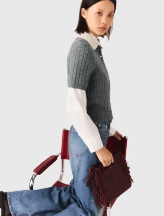 Camisola com gola removível com contas
