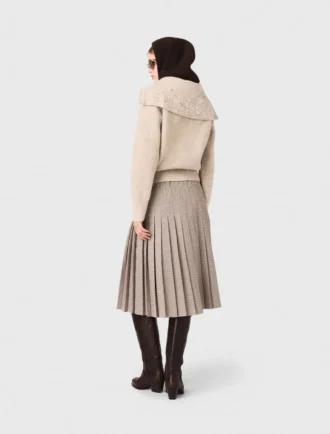 Camisola com strass e meio fecho