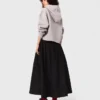 Camisola curta com logótipo bordado