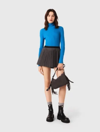 Camisola tipo segunda pele com gola alta