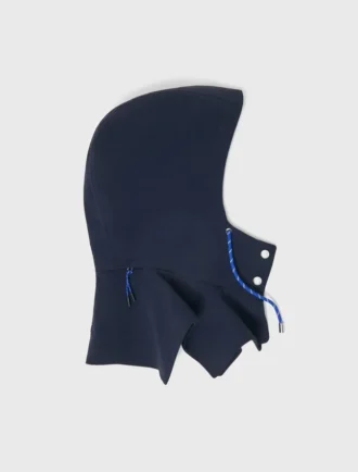 Capuz impermeável com cordão