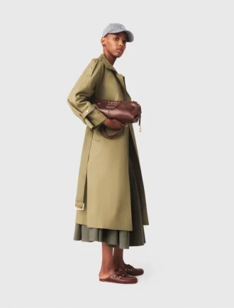 Casaco trench com tachas