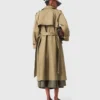 Casaco trench com tachas