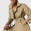 Casaco trench com tachas