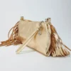 Clutch Miss M em pele metálica