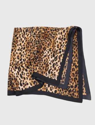 Lenço com estampado de leopardo