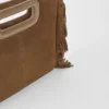 M Bag com franjas em camurça