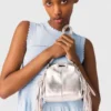 Micro bolsa Miss M em pele metalizada