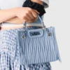 Mini bolsa de couro acolchoada