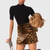 Mini-saia em pele sintética com padrão leopardo