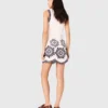 Mini-vestido com detalhes em croché