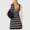 Mini-vestido de croché às riscas
