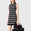 Mini-vestido de croché às riscas