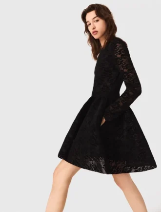 Mini-vestido de veludo com saia em forma de campânula