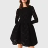Mini-vestido de veludo com saia em forma de campânula