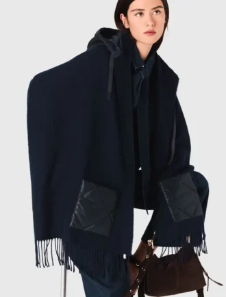 Poncho de lã com capuz