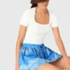 Saia com folhos estampada