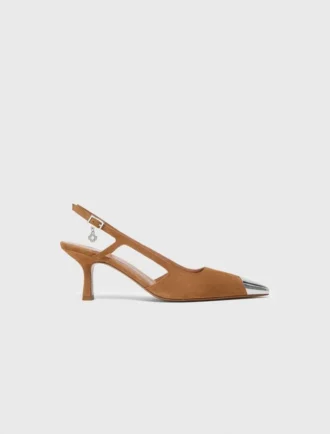 Sapatos de camurça com biqueira metálica