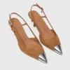 Sapatos de camurça com biqueira metálica