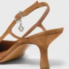 Sapatos de camurça com biqueira metálica