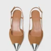 Sapatos de camurça com biqueira metálica