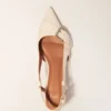 Sapatos de salto alto com fivela dupla
