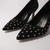 Sapatos de salto alto com strass e biqueira pontiaguda
