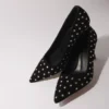 Sapatos de salto alto com strass e biqueira pontiaguda