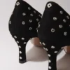 Sapatos de salto alto com strass e biqueira pontiaguda