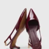 Sapatos de salto alto com tiras atrás