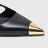 Sapatos de salto alto com tiras traseiras em couro liso