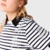 T-shirt com flor de strass às riscas