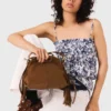 Top com estampado de frutas e smock