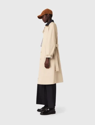 Trench coat com mangas e gola em contraste