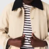Trench coat com mangas e gola em contraste